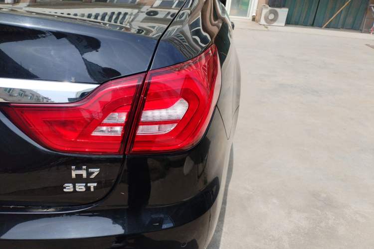 Used Hongqi H7 2021 1.8T Executive Edition Right Rear Taillight