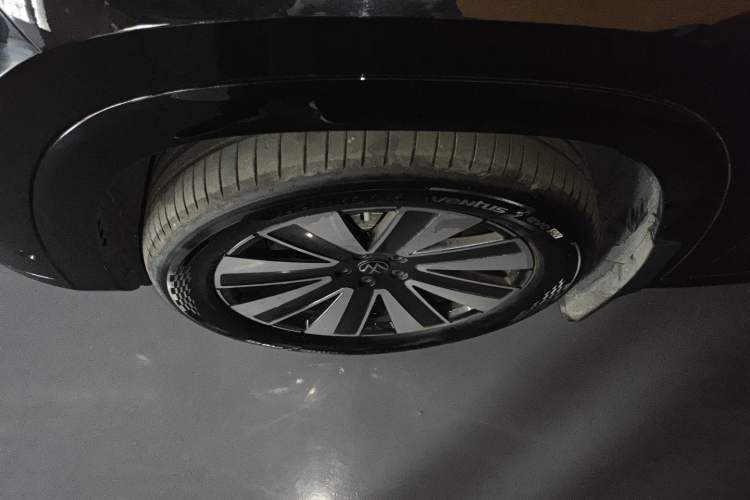 Used Volkswagen Teramont 2025 Tiguan Pro 450TSI 4Motion Crosswind Edition Exterior 4