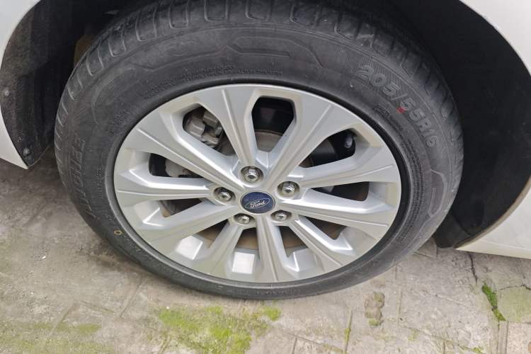 Used Ford Escort 2015 1.5L Automatic Fashion Model Right Rear Wheel Hub