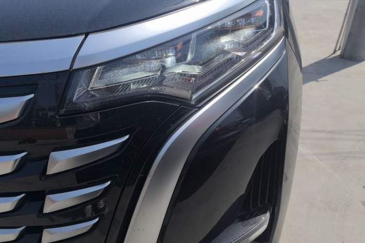 Used Denza D9 2022 DM-i 970 Four-Wheel Drive Prestige Model Left Front Headlight