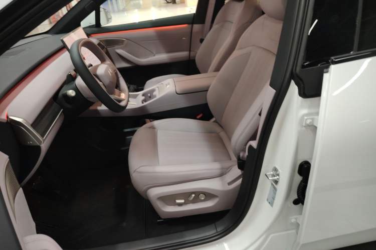 Used ONVO L60 2025 Model—85 kWh All-Wheel-Drive Version