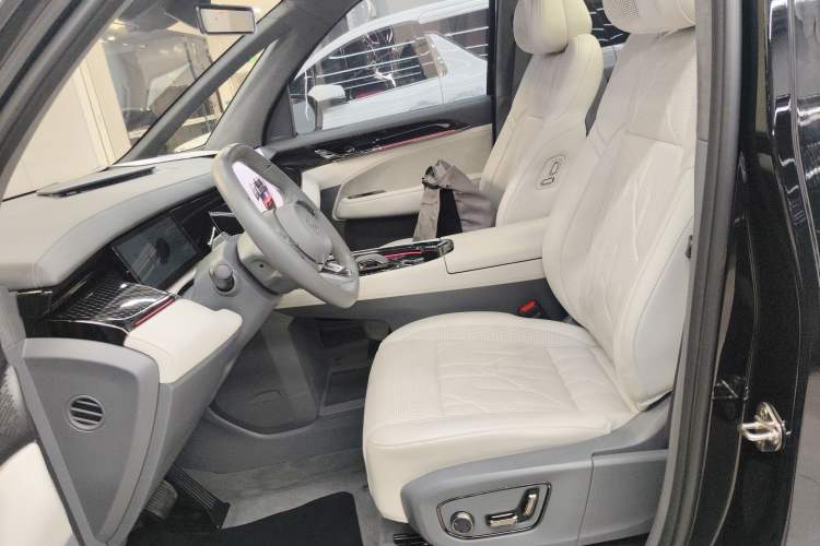 Used Zeekr 009 2024 Six-Seat Executive Version 4WD 108 kWh Left Front Seat