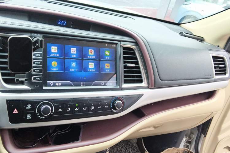 Used Toyota Highlander 2015 2.0T Four-Wheel Drive Elite Edition 7-Seater Audio And AC Panel