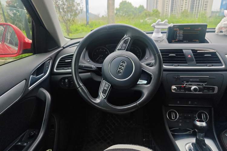 Used Audi Q3 2018 30 TFSI Fashion Edition Collector's Version Steering Wheel