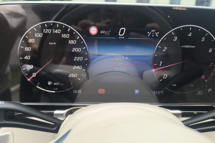 Used Mercedes-Benz Maybach S-Class 2023 S 480 4MATIC Odometer Close Up