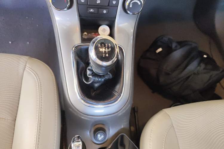 Used Chevrolet Cruze 2015 1.5L Classic SE MT