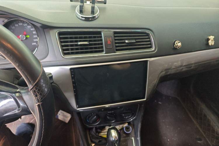 Used Volkswagen Gran Lavida 2015 1.6L Automatic Comfort Edition Audio And AC Panel