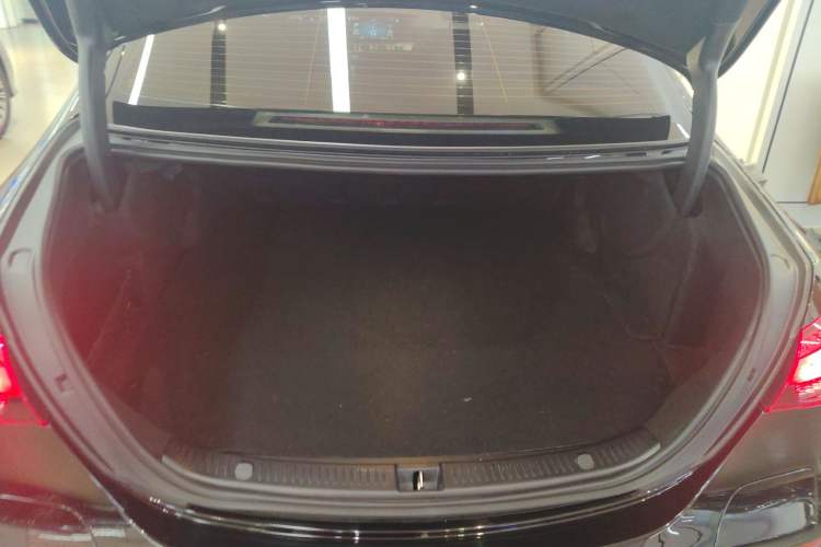 Used Mercedes-Benz E-Class New Energy 2023 E 350 e L Plug-in Hybrid Sedan
