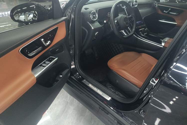 Used Mercedes-Benz GLC 2023 GLC 260 L 4MATIC Luxury Model 5 Seats