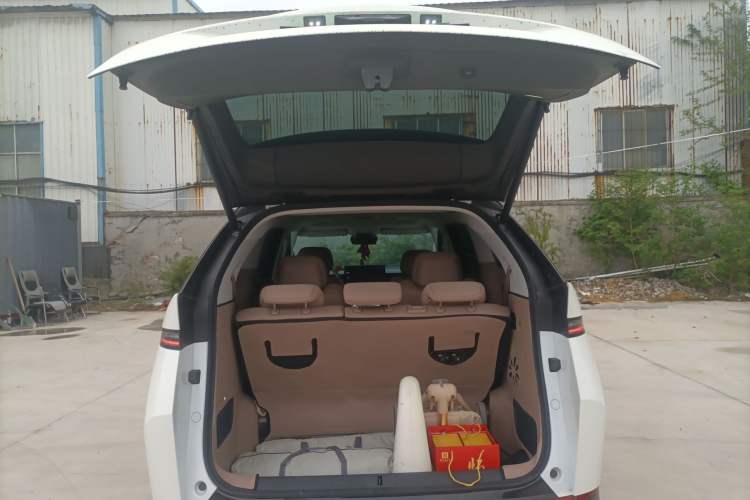 Used XPeng X9 2025 740 Ultra-Long Range Max Trunk