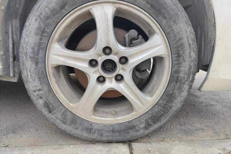 Used Dongfeng Shuaike 2011 1.6L Manual Comfort 7-Seater Right Front Wheel Hub