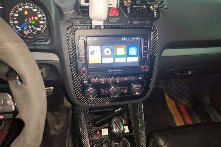 Used Volkswagen Scirocco 2011 R 2.0TSI Audio And AC Panel