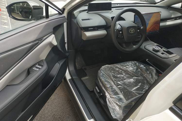 Used Toyota bZ5 2025 Model 550 JOY Driver Seat