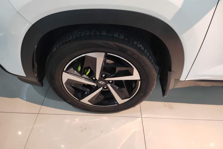 Used Hyundai ix35 2021 2.0L Automatic 2WD GLS Leading Edition Left Front Wheel Hub