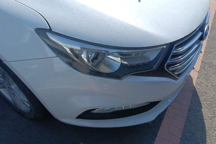 Used Bestune B30 2016 1.6L manual Comfort trim level Right Front Headlight