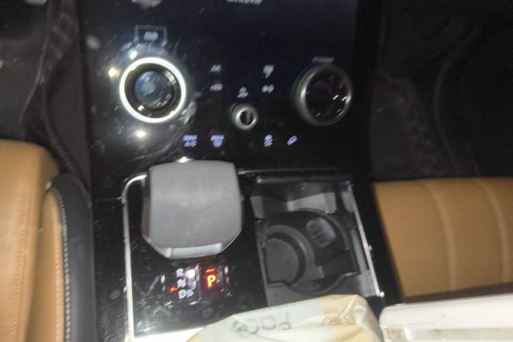 Used Land Rover Range Velar 2023 250 PS Ebony Black Limited Edition Gear Lever