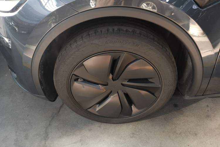 Used Tesla Model Y 2025 Rear-Wheel-Drive Version