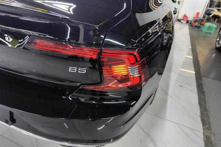 Used Volvo S90 2025 B5 Zhiyuan Luxury Edition Right Rear Taillight