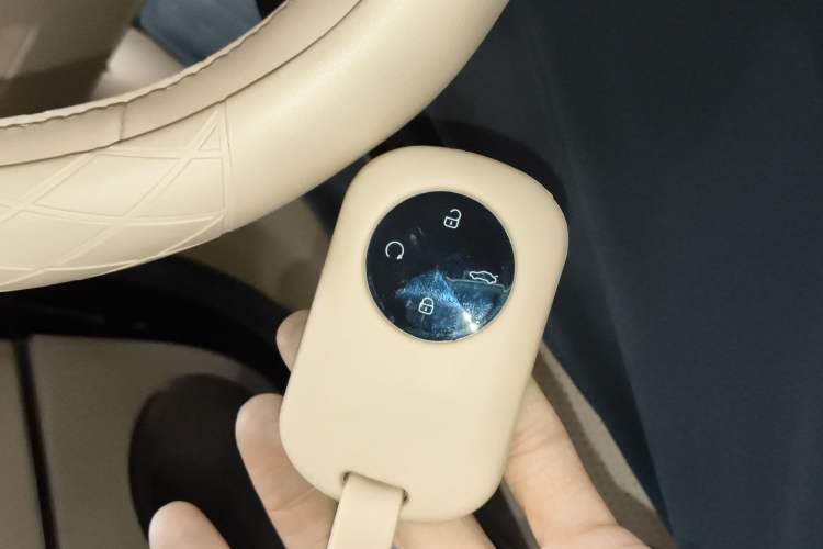 Used Chery Fengyun T11 2026 Model 220 Rear-Drive Boya Giant-Screen Luxury Edition Vehicle Key