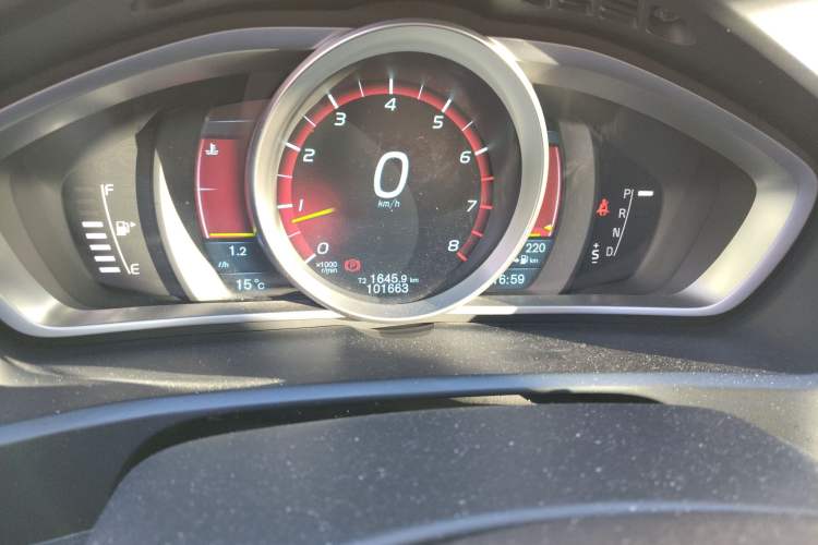 Used Volvo V40 2014 2.0T Zhiya Edition Odometer Close Up