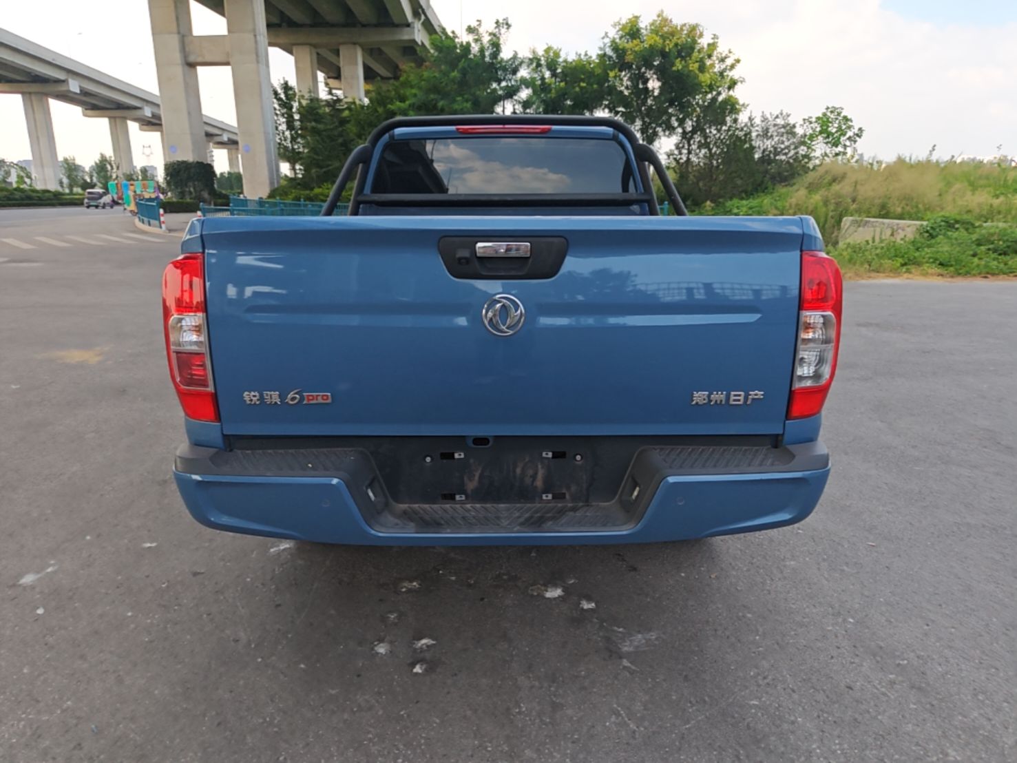 Dongfeng Ruichi 6 Pro 2025 Model 2.3T Automatic 2x2 Diesel Luxury Edition Flatbed Long Cargo Box — снимка 5