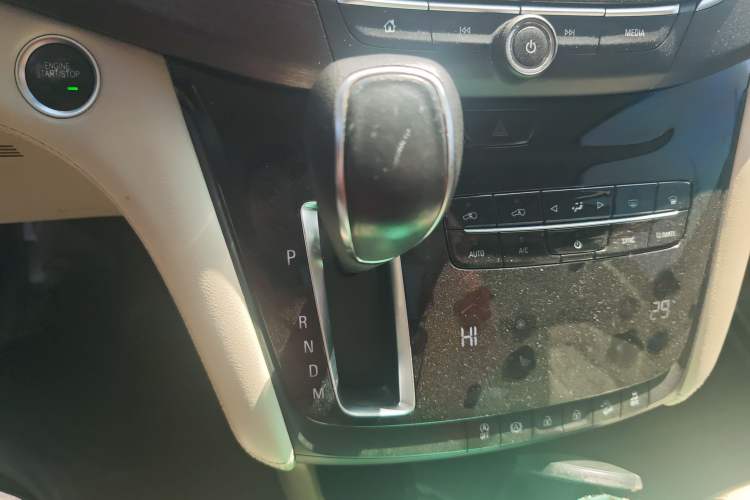 Used Buick GL8 2017 28T Avenir Avia National Emission Standard V
