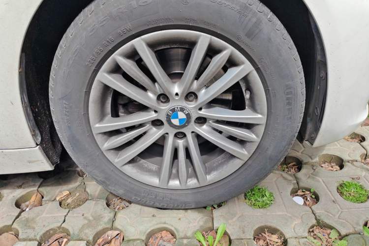 Used BMW 3 Series 2014 320Li Fashion Model
