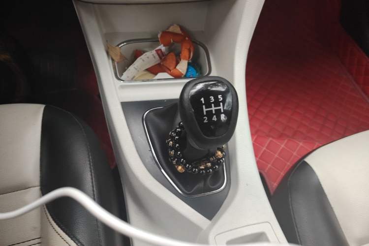 Used Soueast V5 Lingzhi 2017 1.5L Manual New Elite Model Gear Lever