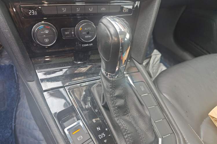 Used Volkswagen Lamando 2015 280TSI DSG Comfort Edition Gear Lever