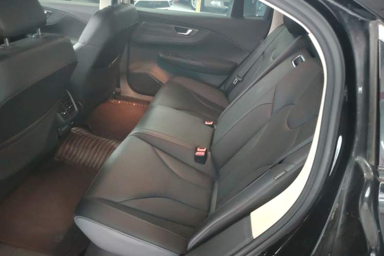 Used Hongqi E-QM5 2022 431 km Charge & Enjoy Edition
