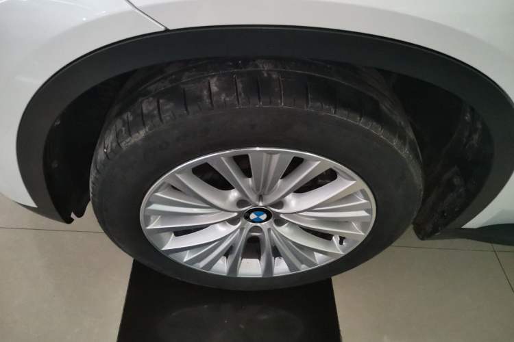 Used BMW X5 2014 xDrive35i Leading Model Left Front Wheel Hub