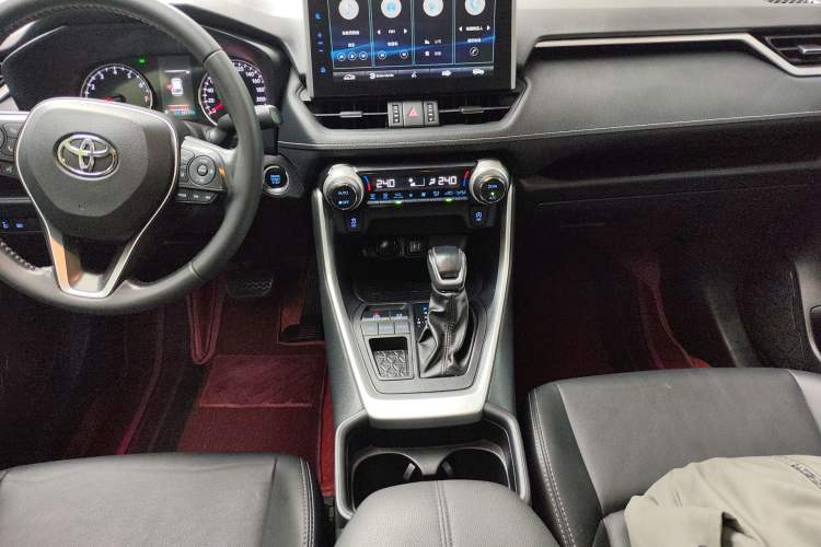 Used Toyota Wildlander 2021 2.0L CVT Two-Wheel Drive Luxury Edition Audio And AC Panel