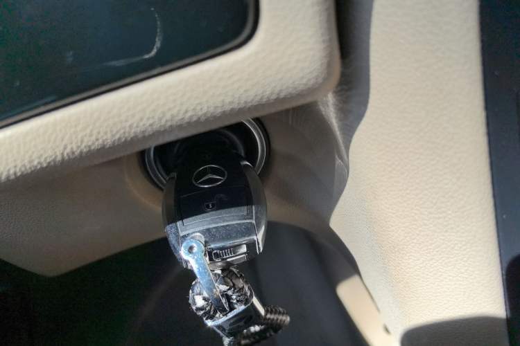 Used Mercedes-Benz R-Class 2015 R 320 4MATIC Luxury Model Vehicle Key