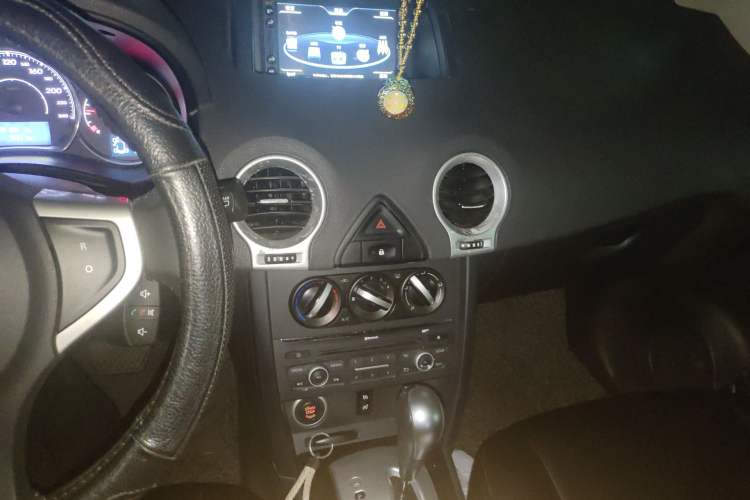 Used Renault Koleos 2014 2.0L Two-Wheel Drive Standard Edition Audio And AC Panel