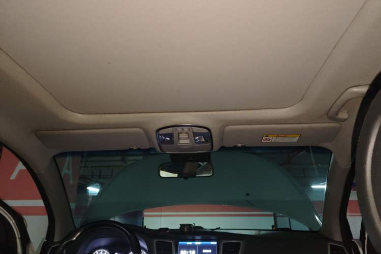 Used Hyundai Tucson 2015 1.6T Dual-Clutch Two-Wheel-Drive Smart Model Headliner