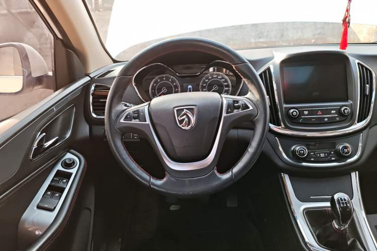Used Baojun 560 2015 1.8L manual luxury version