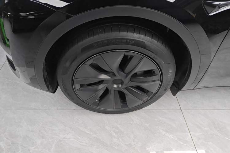 Used Tesla Model Y 2023 Long-Range All-Wheel-Drive Version