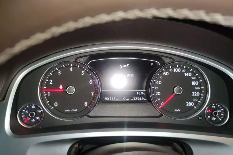 Used Volkswagen Touareg 2011 3.0 TSI Standard Version Instrument Cluster