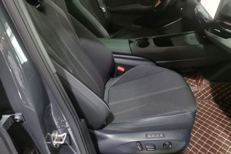 Used Volkswagen ID.UNYX 2024 Revised Pro Long-Range Version Right Front Seat