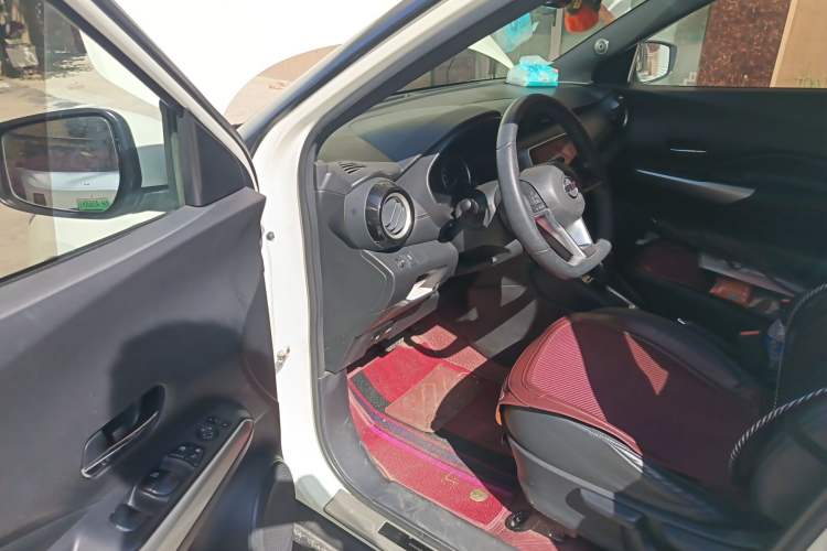 Used Nissan Kicks 2019 1.5L CVT Smart Connect Luxury Edition Driver Seat