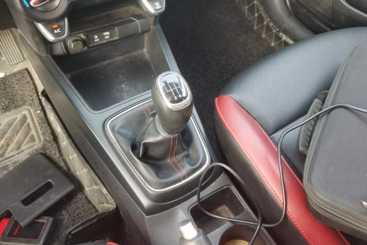 Used Kia KX Cross 2017 1.4L MT GLS Gear Lever