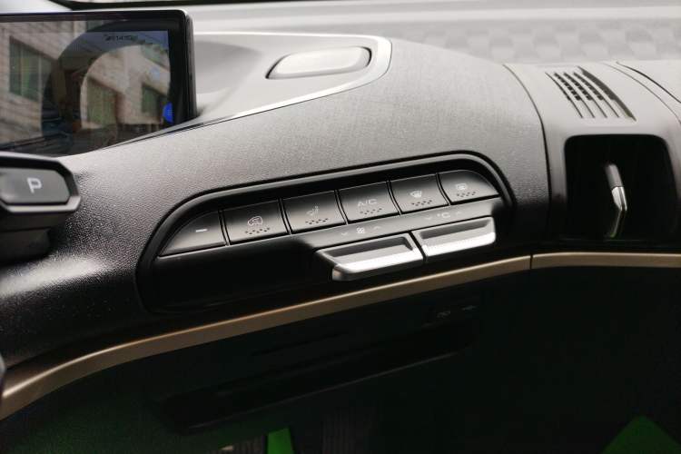 Used Baojun KiWi EV 2021 Artist Model Lithium Iron Phosphate