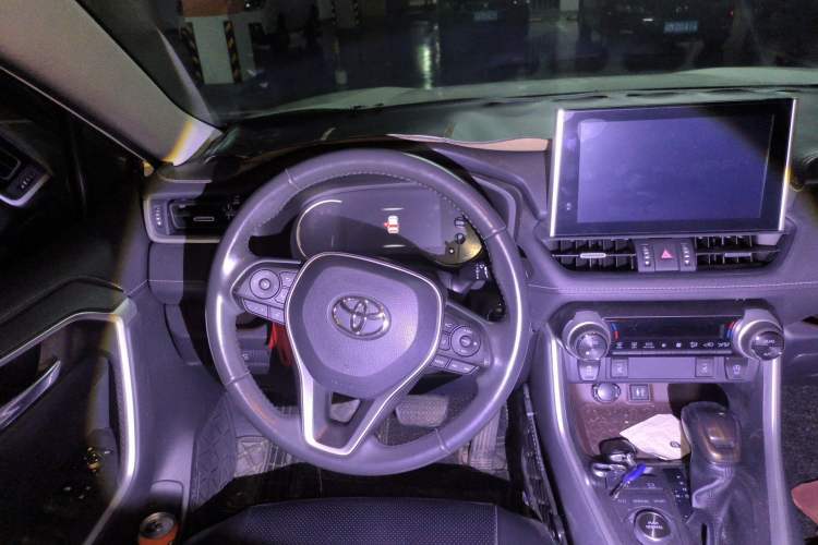 Used Toyota RAV4 2021 2.0L CVT Four-Wheel Drive Premium Edition Steering Wheel