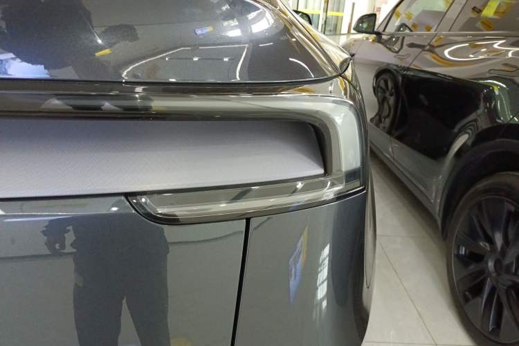 Used Tesla Model Y 2025 Long-Range All-Wheel-Drive Version