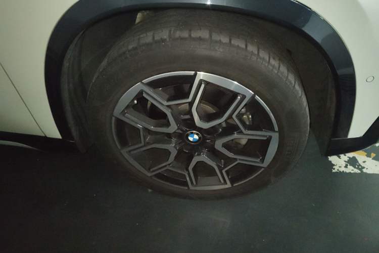 Used BMW X1 2023 sDrive25Li X Design Package Right Front Wheel Hub