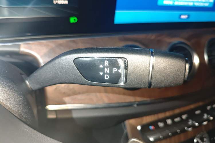 Used Mercedes-Benz E-Class 2020 Restyled E 300 L Exclusive Edition Gear Lever