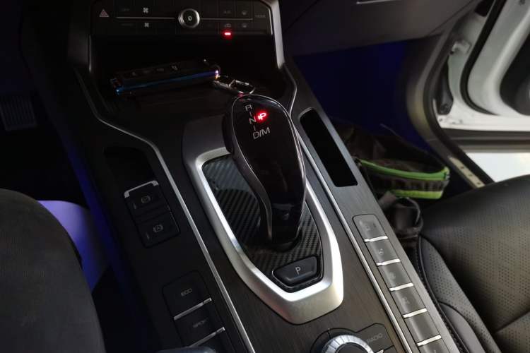 Used Wey VV6 2021 2.0T Two-Wheel Drive Smart Plus