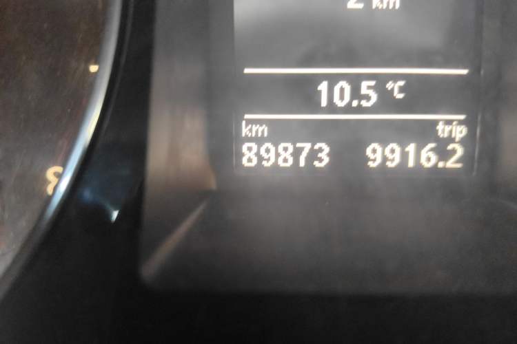 Used Volkswagen Magotan 2015 Facelift 1.8TSI Luxury Model Odometer Close Up