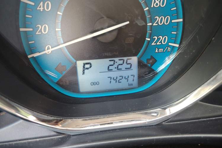 Used Toyota YARiS L Zhi Xuan 2015 1.5E Automatic Charm Edition
