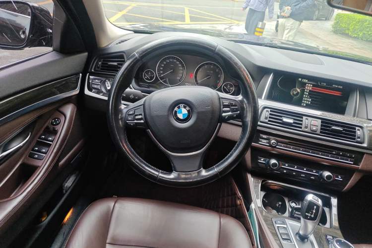 Used BMW 5 Series 2014 525Li Luxury Design Package
